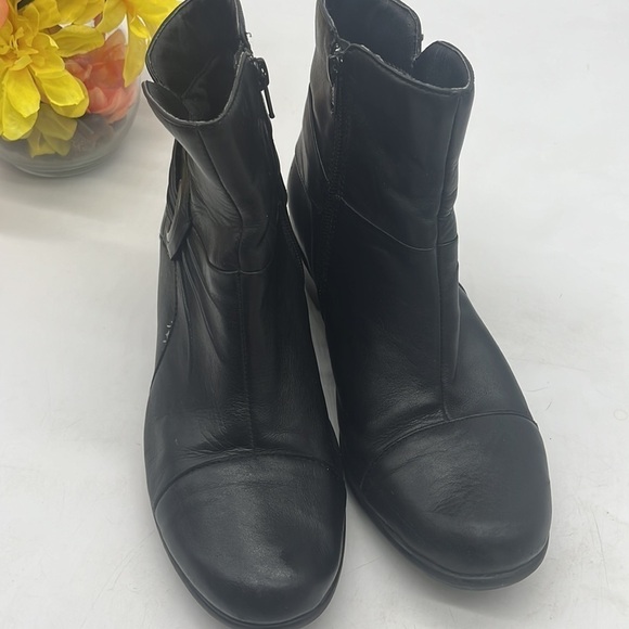 Clarks Black Leather Ankle Boots Size 8 BAB4317B - Picture 2 of 9